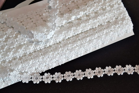 Daisy lace trim 14mm