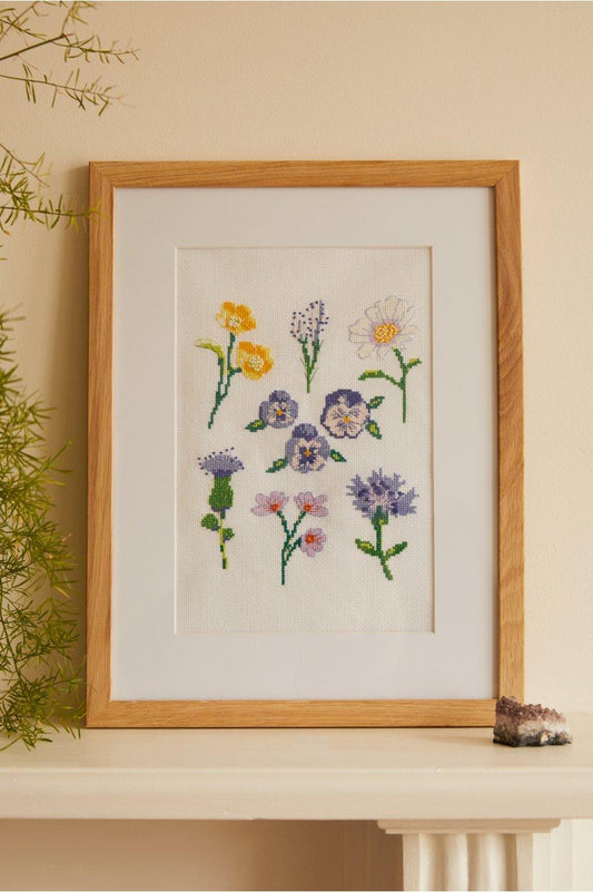 DMC Mindful-making cross stitch Kit - Peaceful flowers