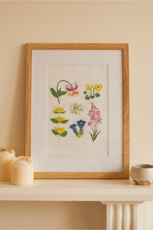 DMC Mindful-making cross stitch Kit - Meadow flowers