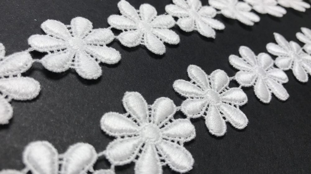 Daisy lace trim 28mm